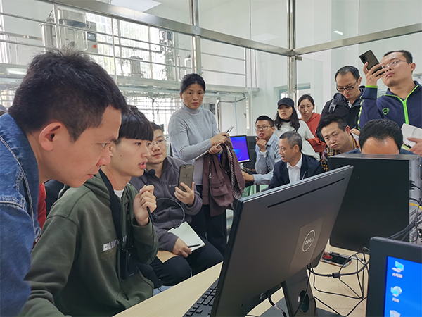 公司赴江西農(nóng)業(yè)大學進行項目培訓